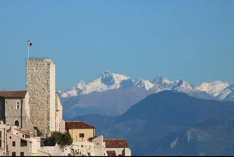 Penthouse Antibes City Centre/Beach Apartment